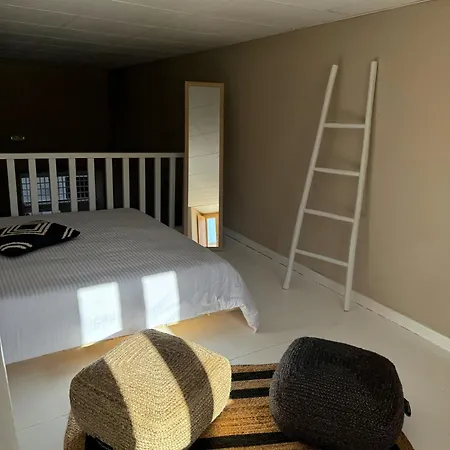 Opora 에르무폴리